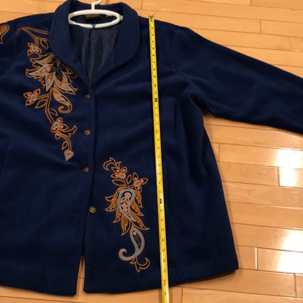 Preowned Women’s Bob Macke Wearable Art fleece coat w embroidery - blue - 2X - Picture 10 of 11
